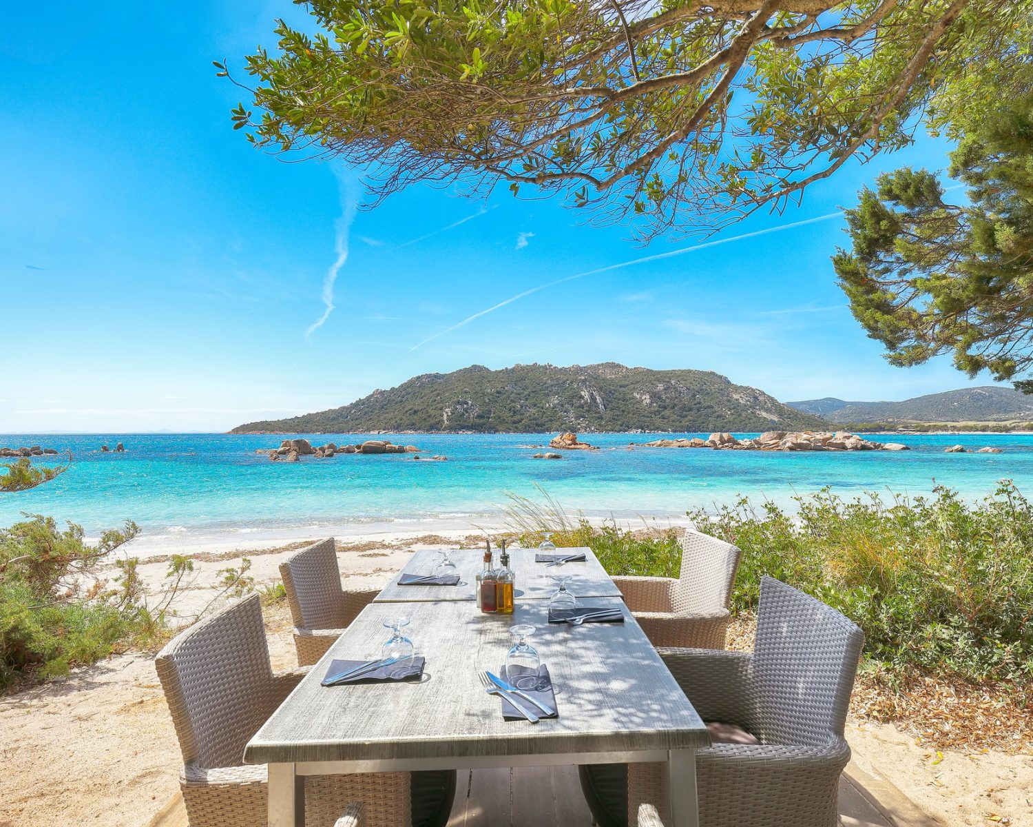 Beach & Dining